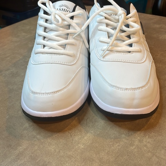 Brand New Fashion Sneakers - Picture 2 of 10